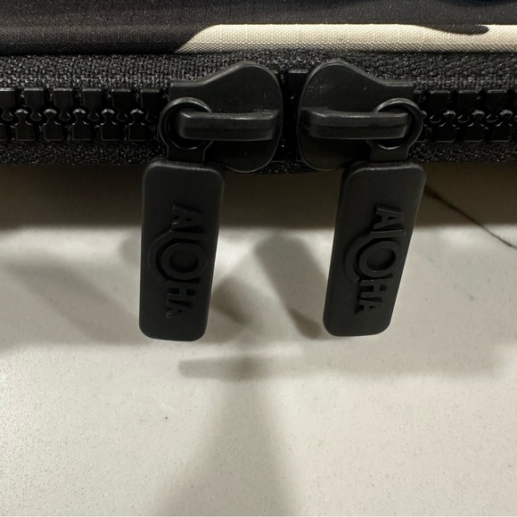 ALOHA Collection x CleverMade Collapsible Beach Tote Black White Floral - Picture 2 of 4